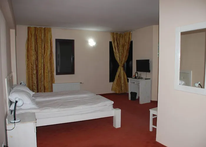 Anex 3* بانسكو